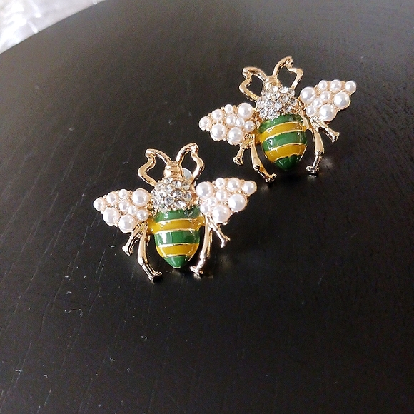 Bee Earrings - Picture 5 of 5